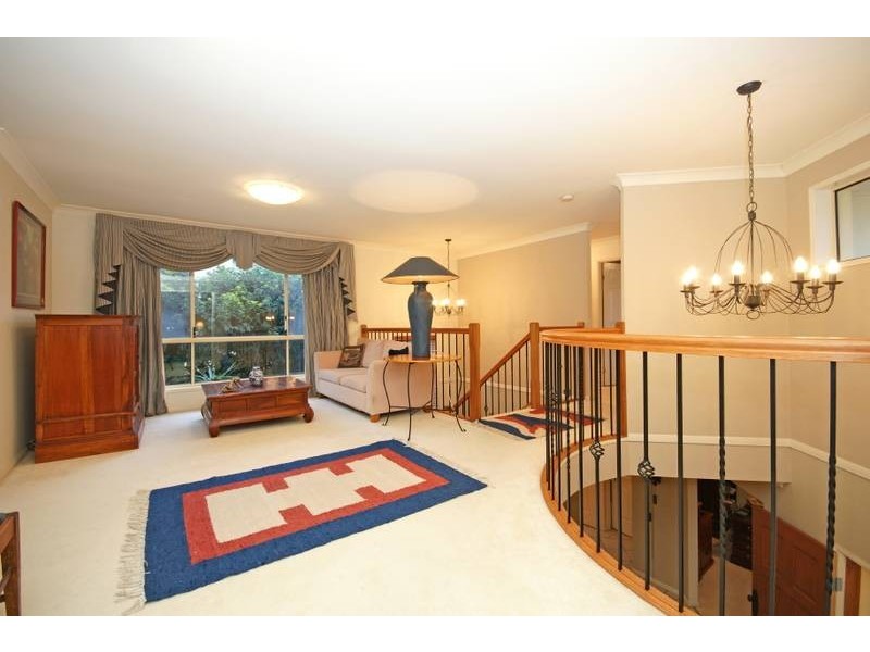 8 Kilburn Close, Carindale QLD 4152