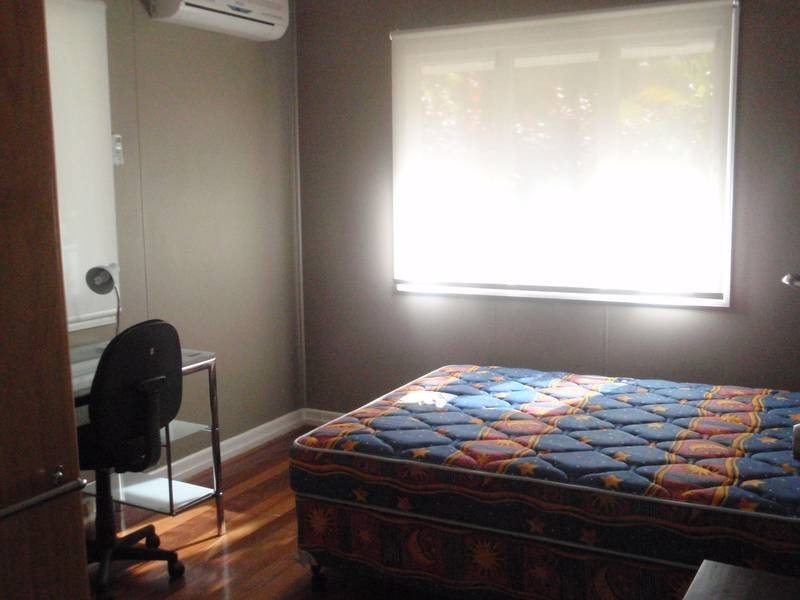 2 School Rd, Yeronga QLD 4104