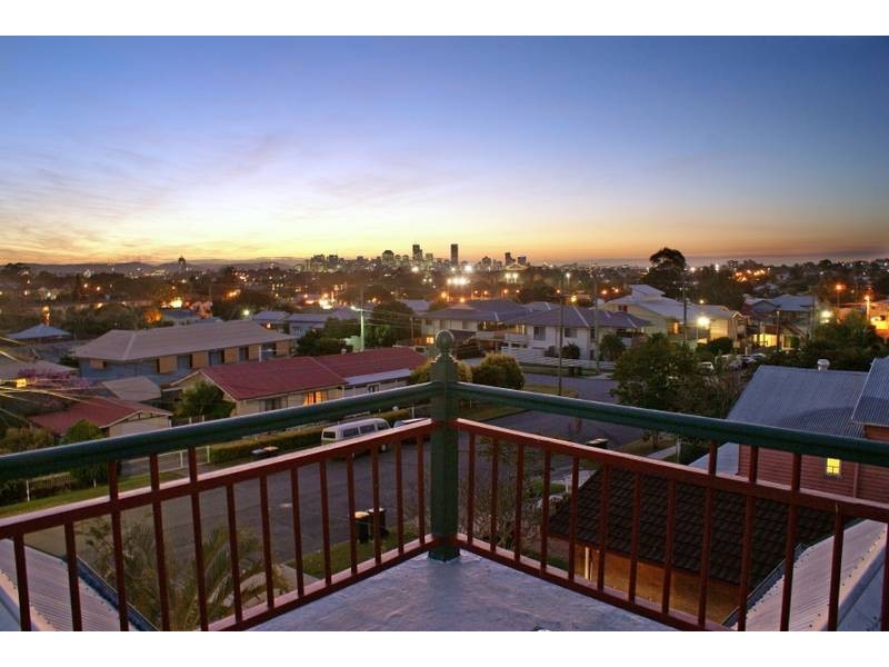 28 Ashton Street, Camp Hill QLD 4152