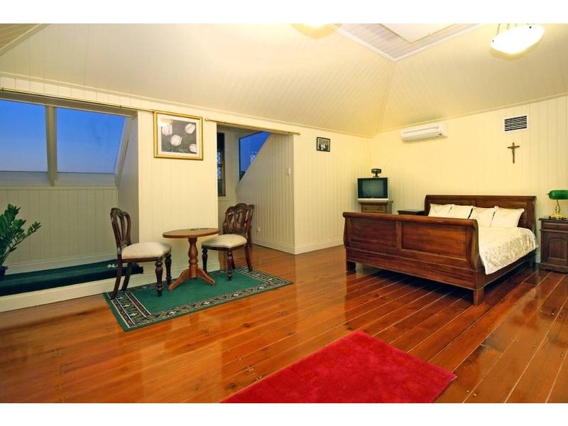 28 Ashton Street, Camp Hill QLD 4152