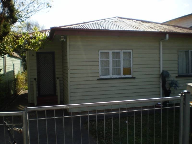 7 Wolseley Street, Woolloongabba QLD 4102