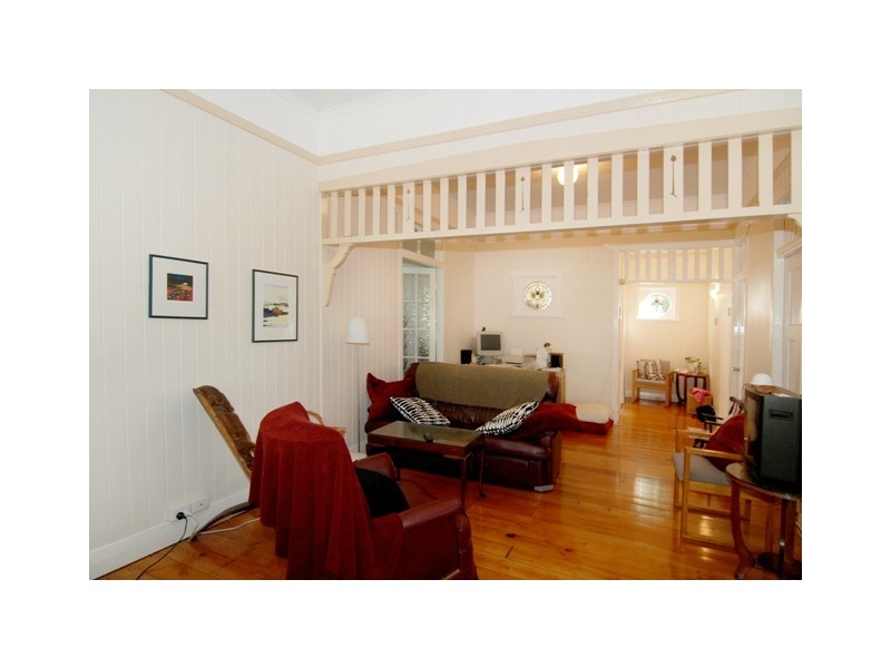 28 Rosary Cres, Highgate Hill QLD 4101