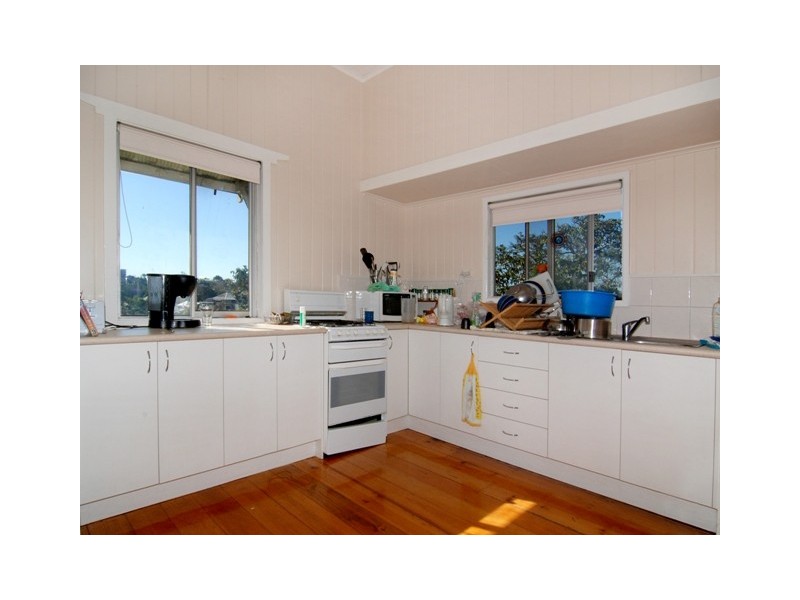 28 Rosary Cres, Highgate Hill QLD 4101