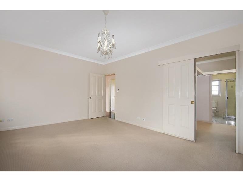 37 Barradine Street, Greenslopes QLD 4120