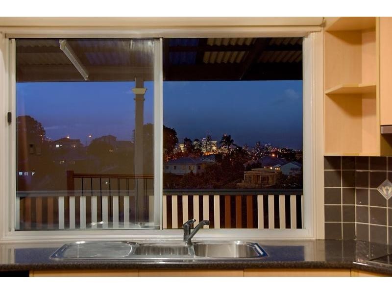 37 Barradine Street, Greenslopes QLD 4120