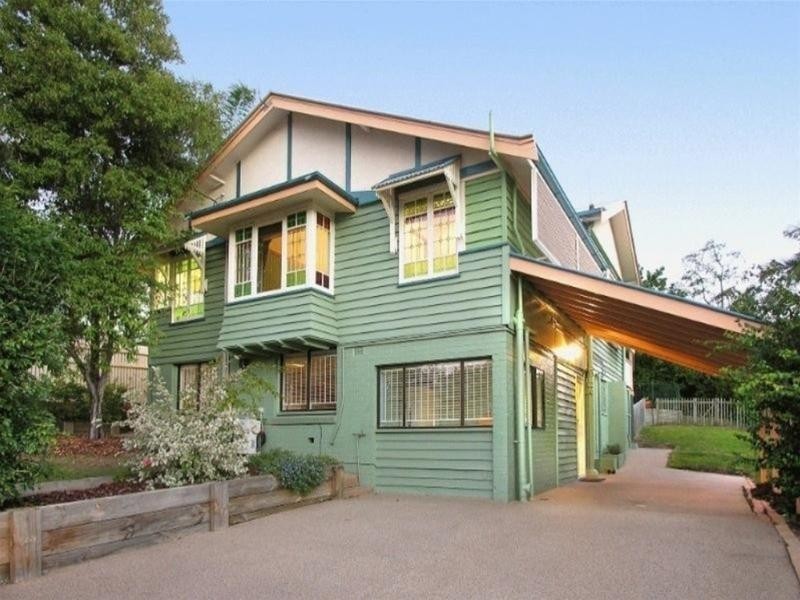 18 Leslie Street, Bardon QLD 4065