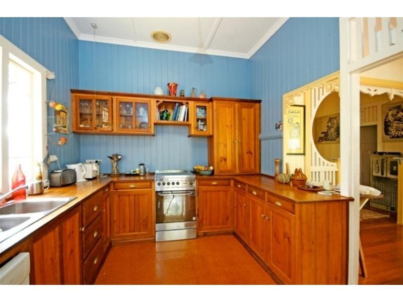 18 Leslie Street, Bardon QLD 4065
