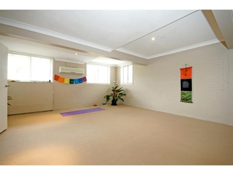 18 Leslie Street, Bardon QLD 4065