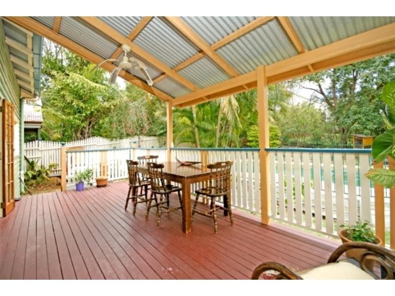 18 Leslie Street, Bardon QLD 4065