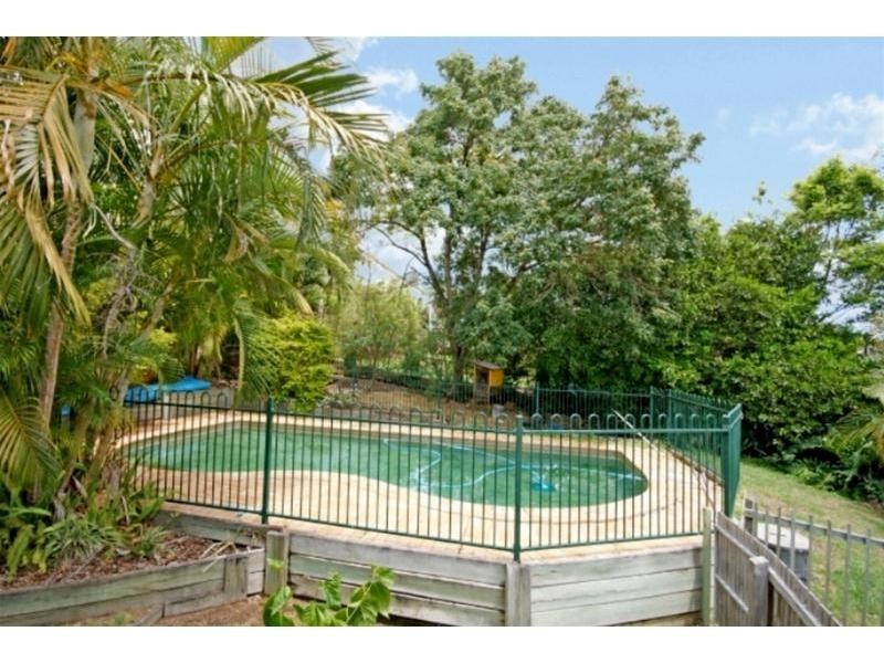 18 Leslie Street, Bardon QLD 4065