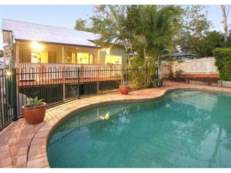 18 Leslie Street, Bardon QLD 4065