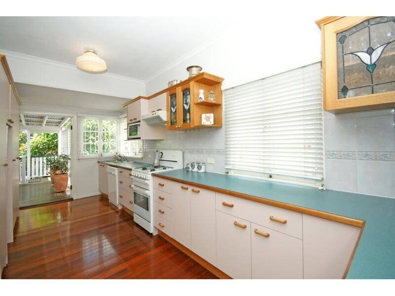 39 Livingstone Street, Yeerongpilly QLD 4105