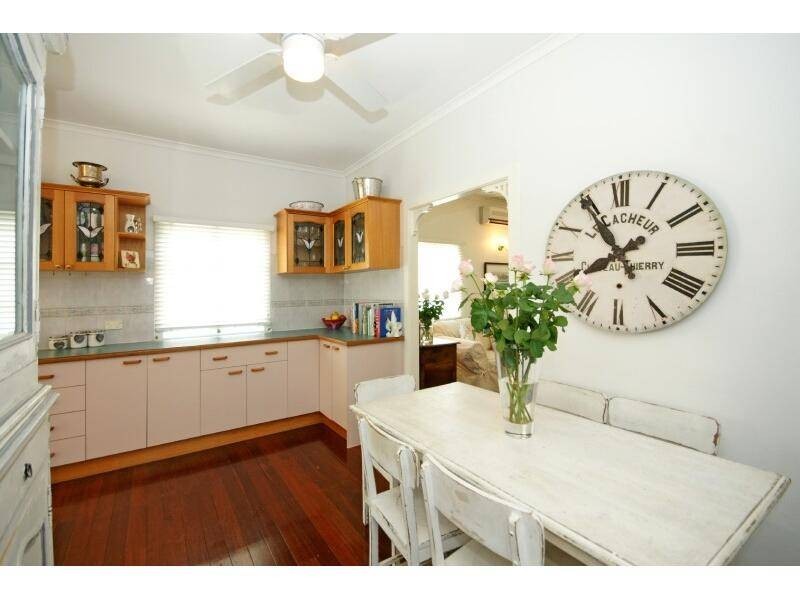 39 Livingstone Street, Yeerongpilly QLD 4105