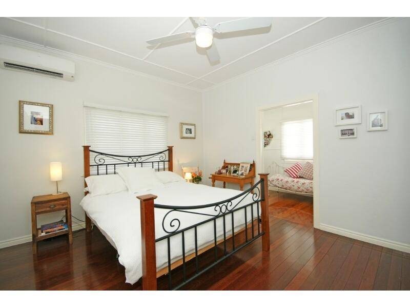 39 Livingstone Street, Yeerongpilly QLD 4105