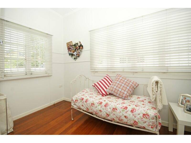 39 Livingstone Street, Yeerongpilly QLD 4105