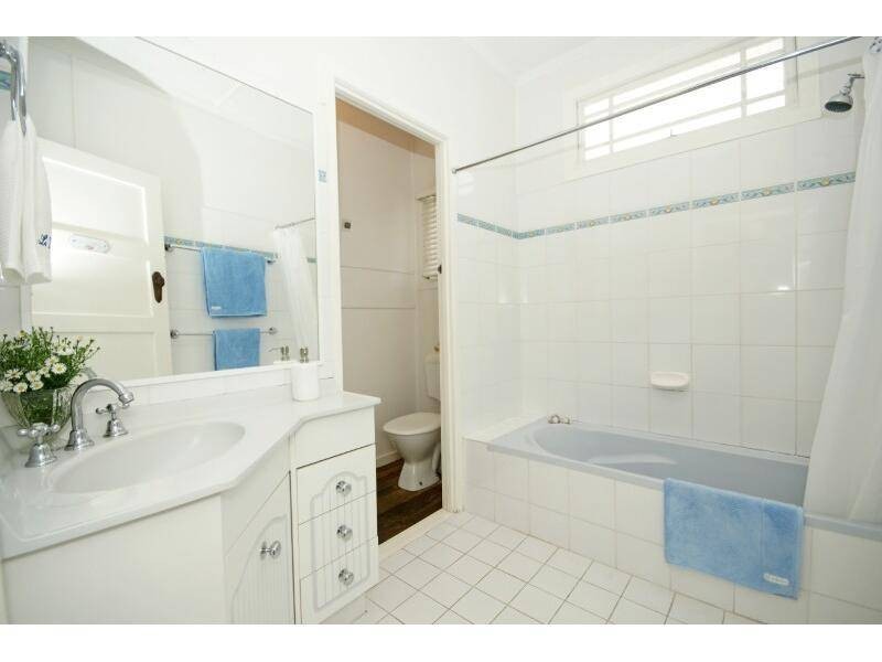 39 Livingstone Street, Yeerongpilly QLD 4105