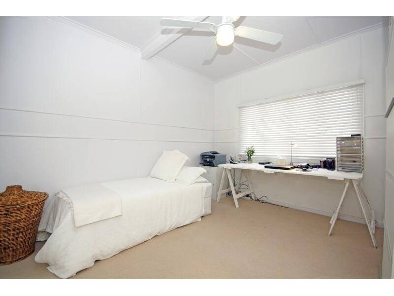 39 Livingstone Street, Yeerongpilly QLD 4105