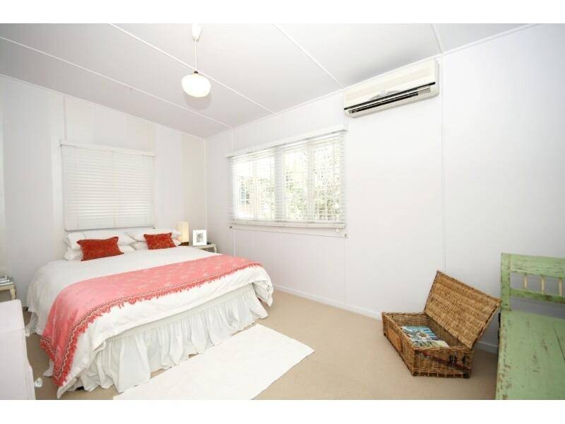 39 Livingstone Street, Yeerongpilly QLD 4105