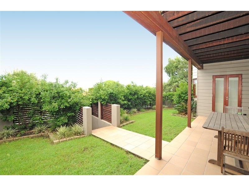 156 Gladstone Road (Entry via 7B Rosary Crescent), Highgate Hill QLD 4101