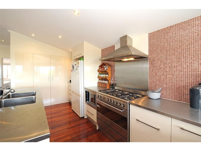 156 Gladstone Road (Entry via 7B Rosary Crescent), Highgate Hill QLD 4101
