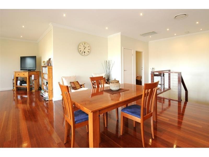 156 Gladstone Road (Entry via 7B Rosary Crescent), Highgate Hill QLD 4101