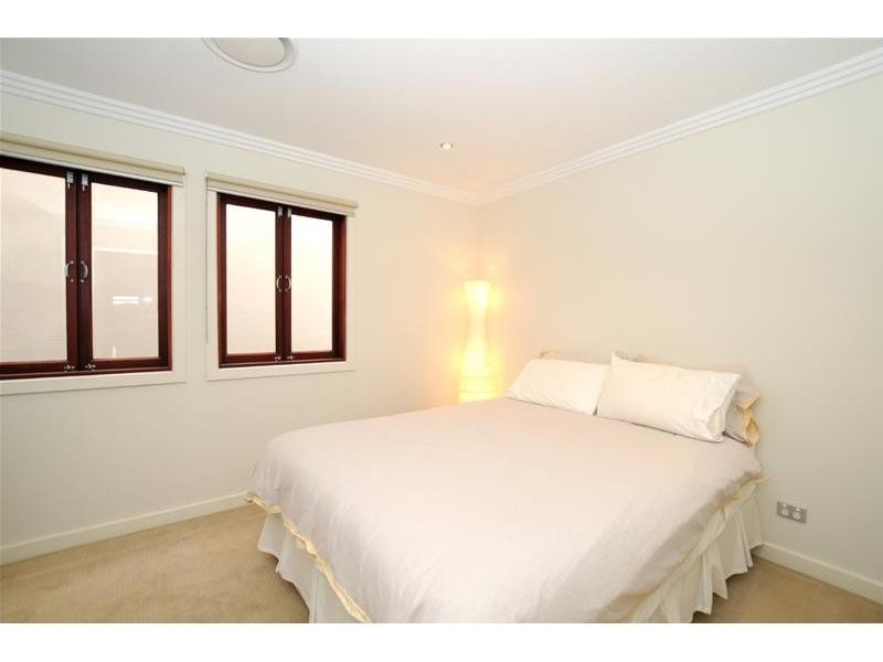 156 Gladstone Road (Entry via 7B Rosary Crescent), Highgate Hill QLD 4101