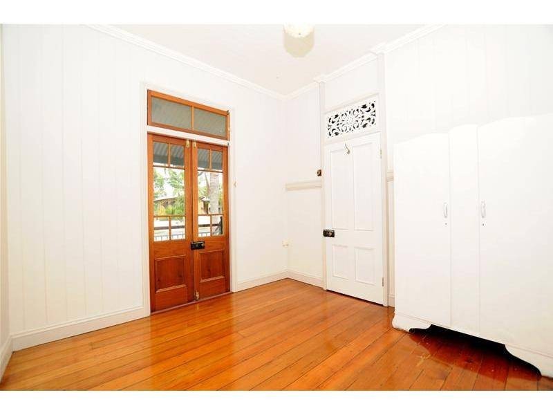 19 Heidelberg Street, East Brisbane QLD 4169