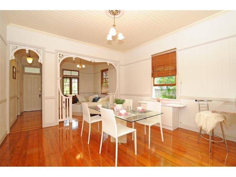 19 Heidelberg Street, East Brisbane QLD 4169