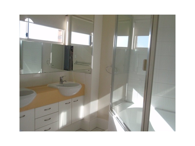 9/11 Beaconsfield Street, Highgate Hill QLD 4101