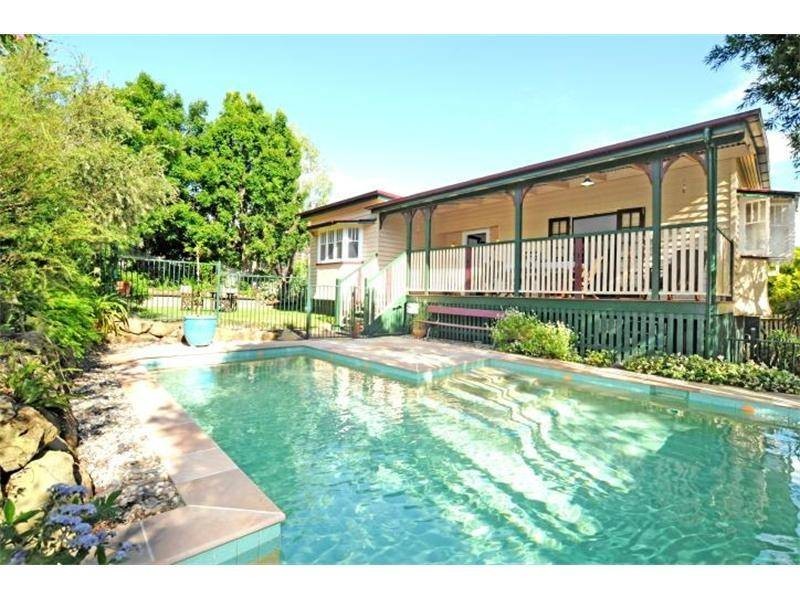 18 Cottenham Street, Fairfield QLD 4103