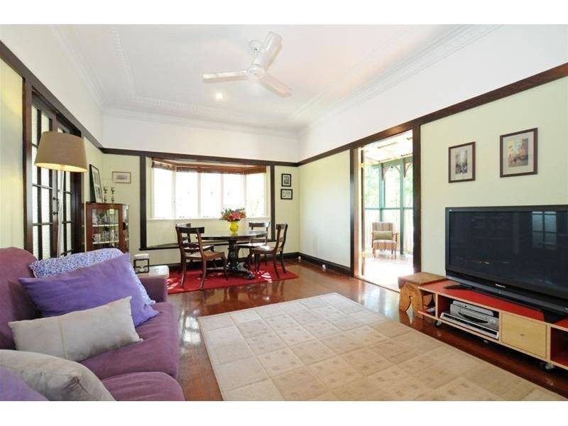 18 Cottenham Street, Fairfield QLD 4103