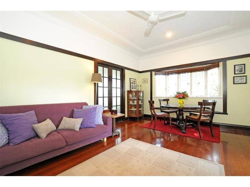 18 Cottenham Street, Fairfield QLD 4103