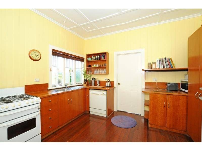 18 Cottenham Street, Fairfield QLD 4103