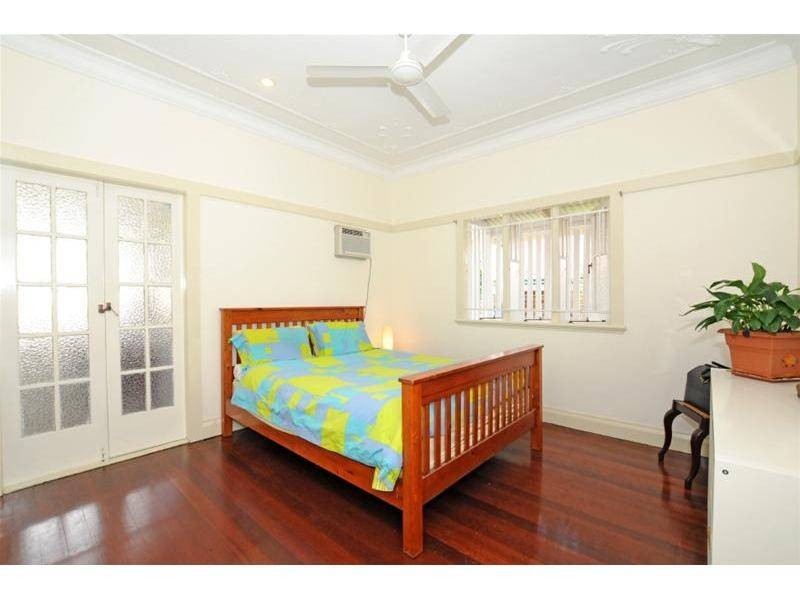 18 Cottenham Street, Fairfield QLD 4103