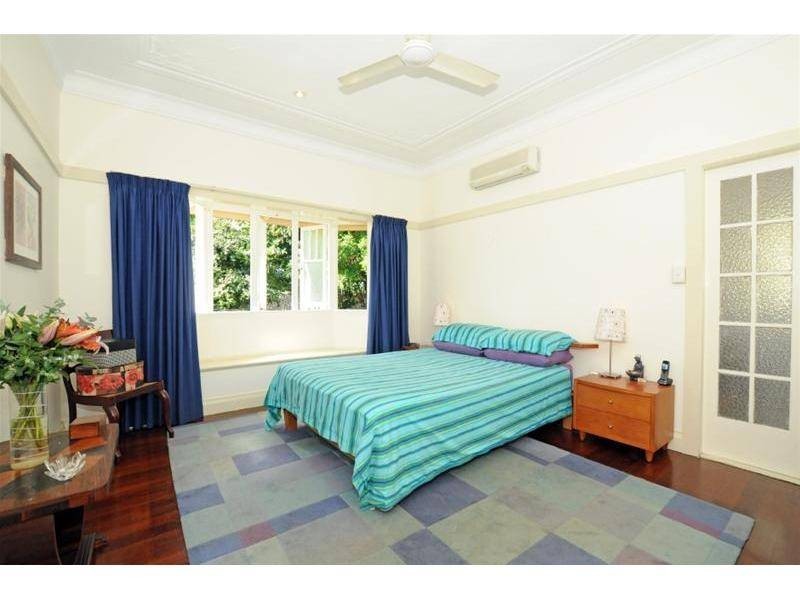 18 Cottenham Street, Fairfield QLD 4103