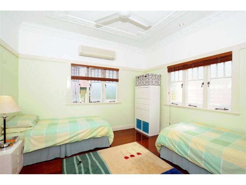 18 Cottenham Street, Fairfield QLD 4103