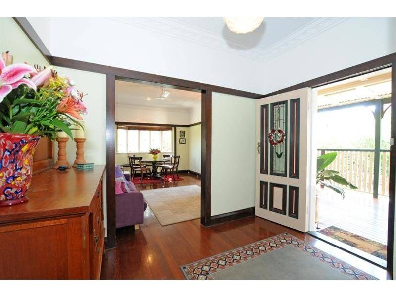 18 Cottenham Street, Fairfield QLD 4103