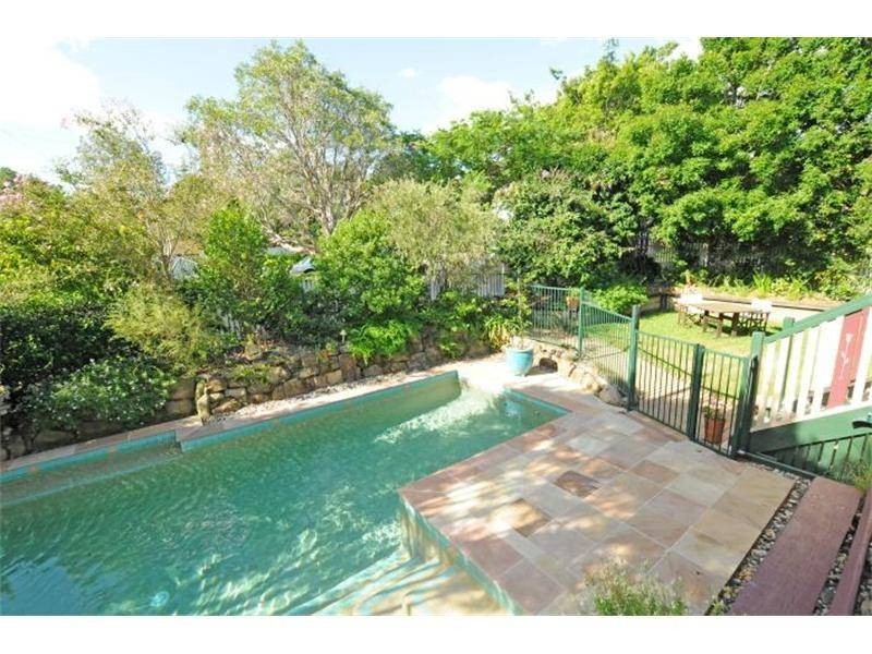 18 Cottenham Street, Fairfield QLD 4103