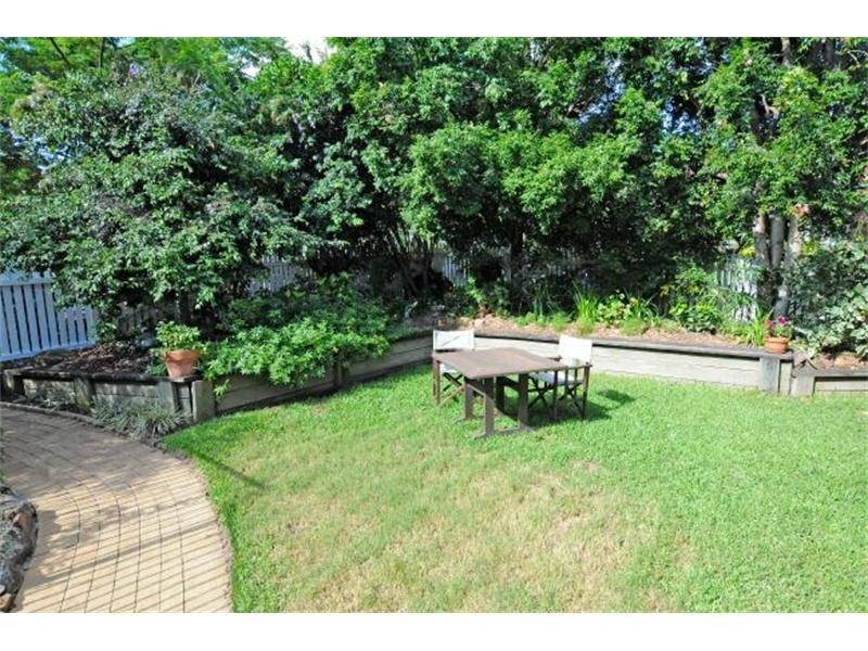 18 Cottenham Street, Fairfield QLD 4103