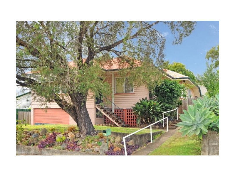 54 Newcastle Street, Fairfield QLD 4103