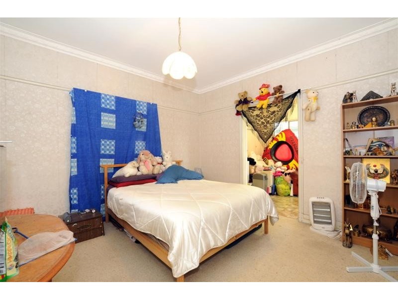54 Newcastle Street, Fairfield QLD 4103
