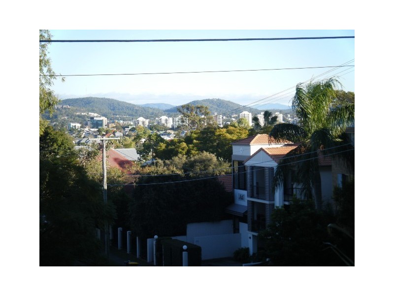 2 Carlton St, Highgate Hill QLD 4101