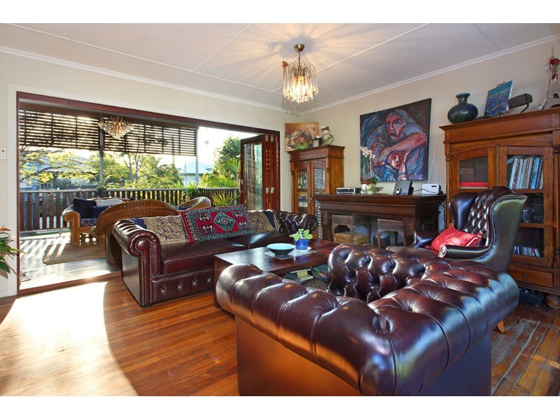 28 Mearns Street, Fairfield QLD 4103