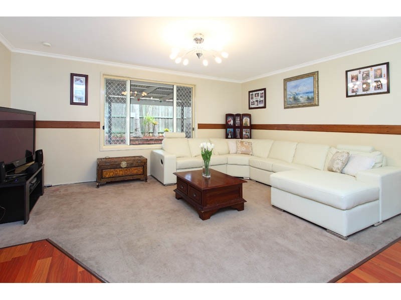 9 Lutea Close, Regents Park QLD 4118