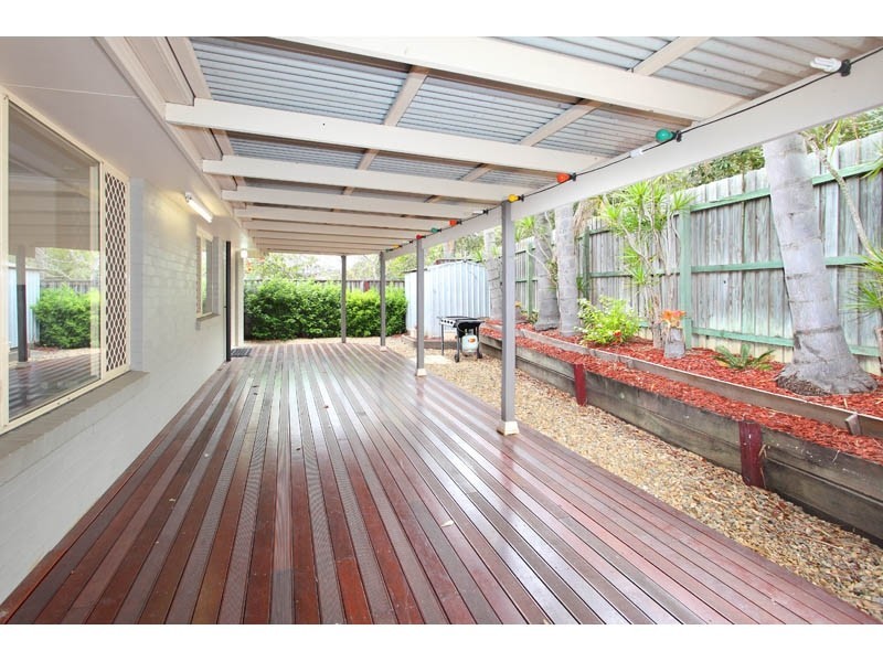 9 Lutea Close, Regents Park QLD 4118
