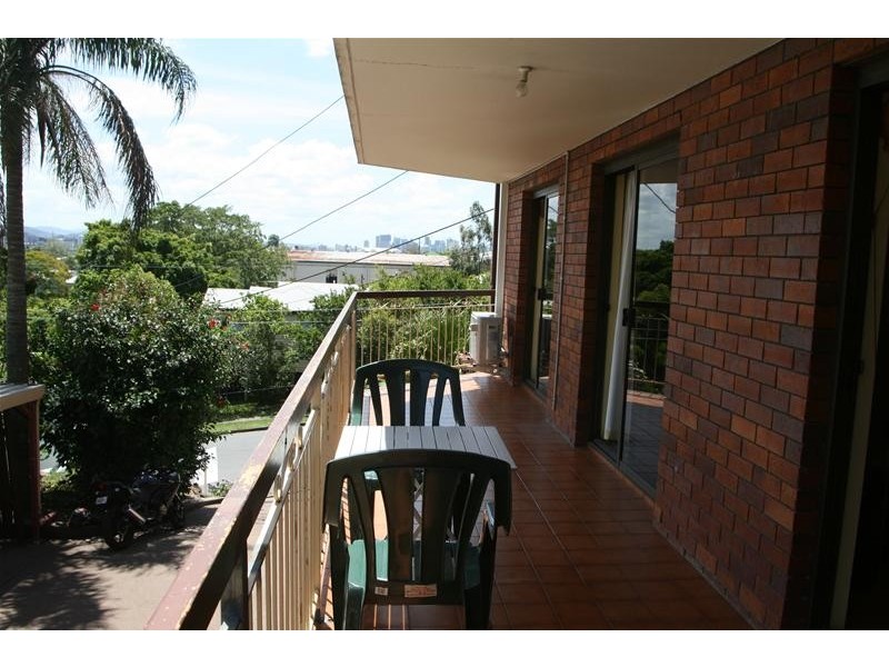 1/3 Curd Street, Greenslopes QLD 4120