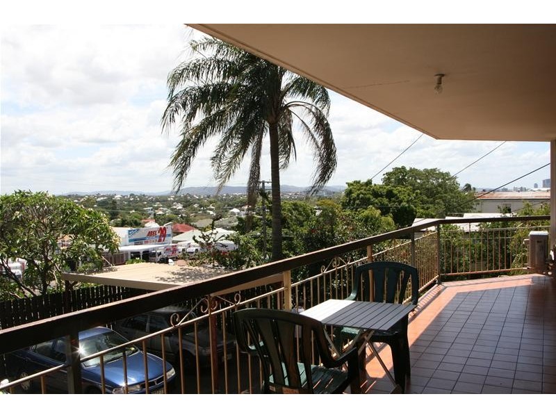 1/3 Curd Street, Greenslopes QLD 4120