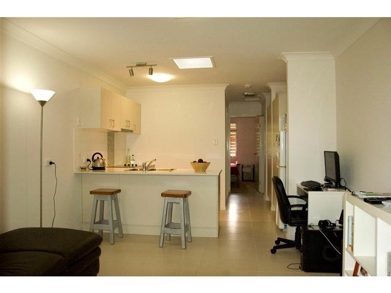 2/58 Ross Street, Woolloongabba QLD 4102