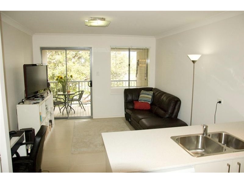 2/58 Ross Street, Woolloongabba QLD 4102