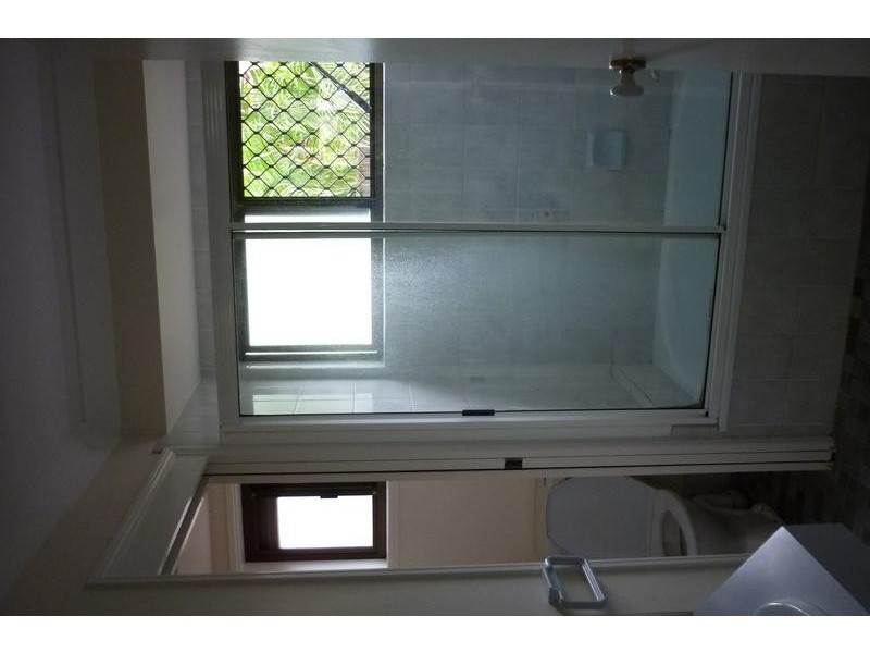 1/11 Emsworth St, Wynnum QLD 4178